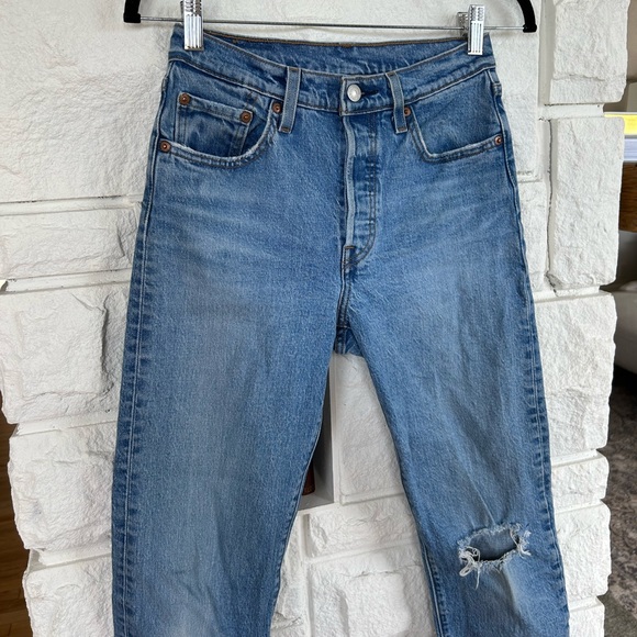 Levi’s 501 Original Fit Straight Leg Mid Rise Medium Wash Raw Hem Jeans Sz 25 - Picture 6 of 14